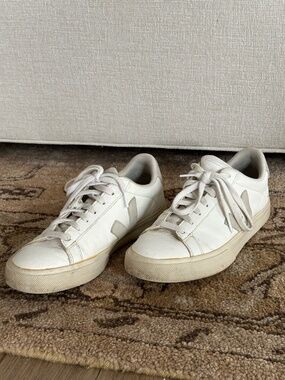 Veja Campo Leather White in Size 8